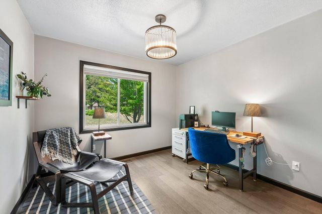 5558 Chatsworth Street N, Shoreview, MN 55126