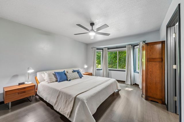 5558 Chatsworth Street N, Shoreview, MN 55126