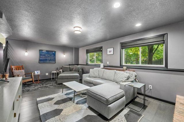 5558 Chatsworth Street N, Shoreview, MN 55126