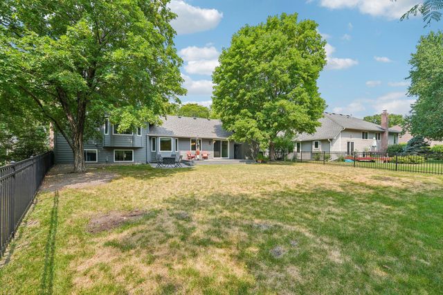 5558 Chatsworth Street N, Shoreview, MN 55126