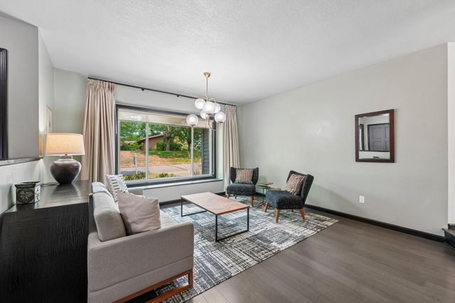 5558 Chatsworth Street N, Shoreview, MN 55126