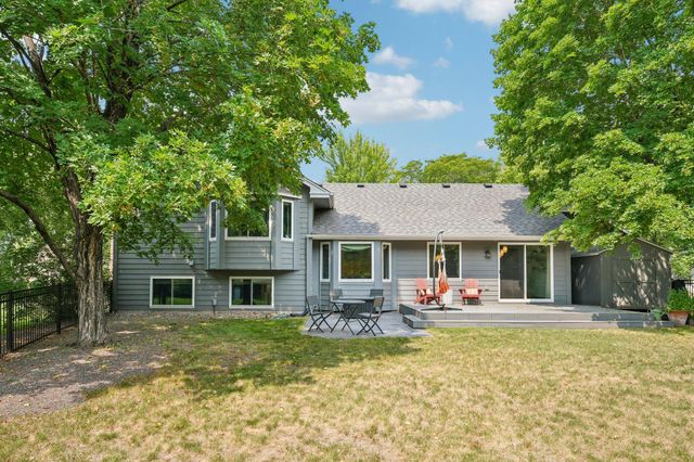 5558 Chatsworth Street N, Shoreview, MN 55126
