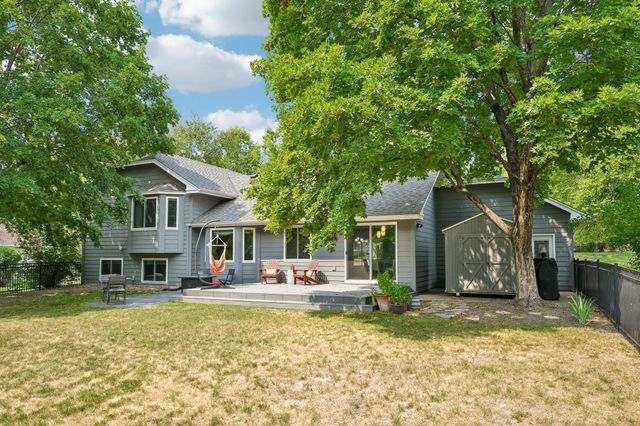 5558 Chatsworth Street N, Shoreview, MN 55126