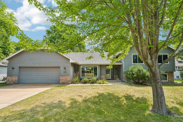 5558 Chatsworth Street N, Shoreview, MN 55126