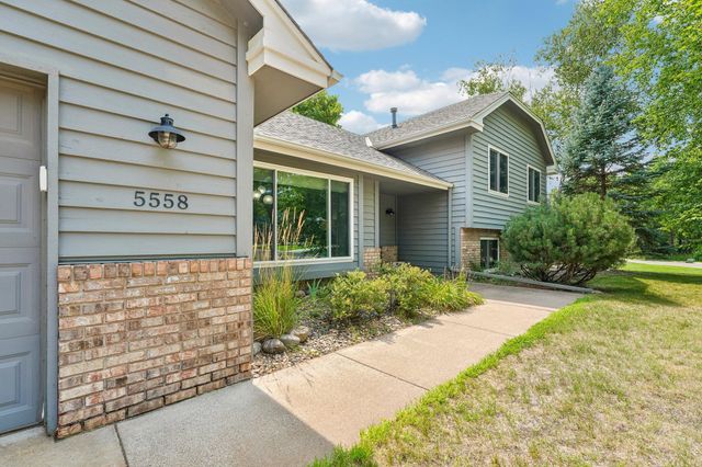 5558 Chatsworth Street N, Shoreview, MN 55126