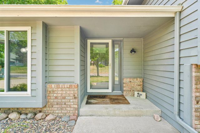 5558 Chatsworth Street N, Shoreview, MN 55126