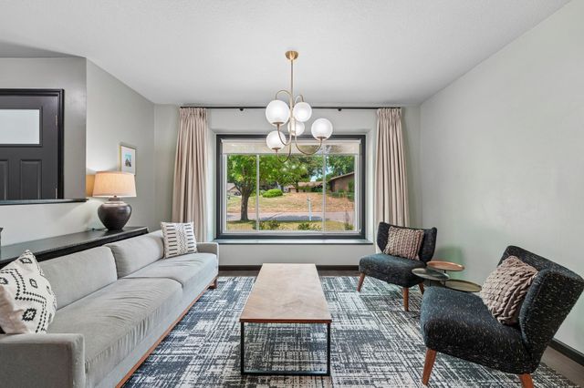 5558 Chatsworth Street N, Shoreview, MN 55126