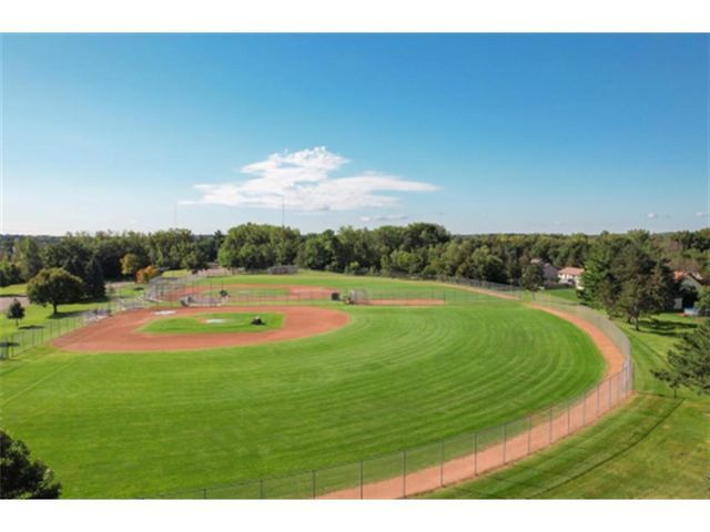 5558 Chatsworth Street N, Shoreview, MN 55126