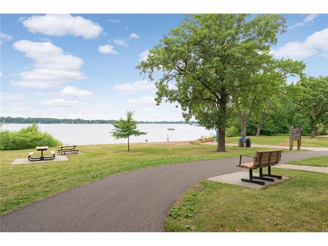 5558 Chatsworth Street N, Shoreview, MN 55126