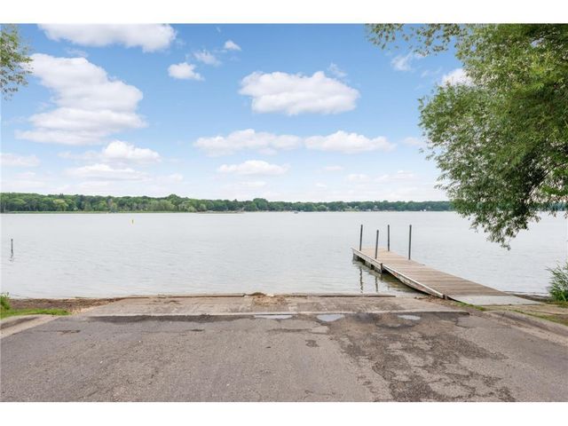 5558 Chatsworth Street N, Shoreview, MN 55126