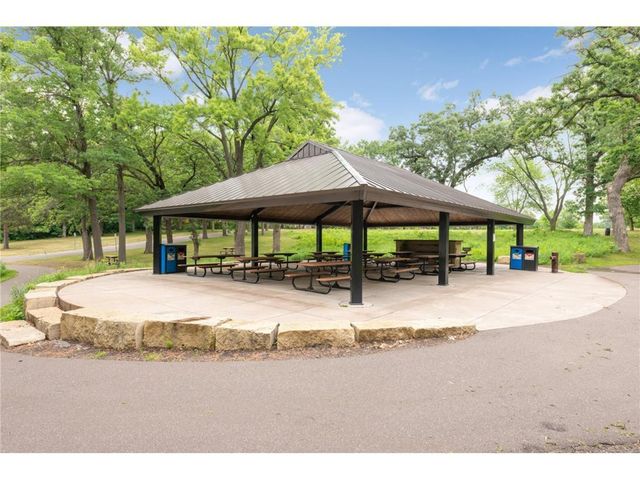 5558 Chatsworth Street N, Shoreview, MN 55126