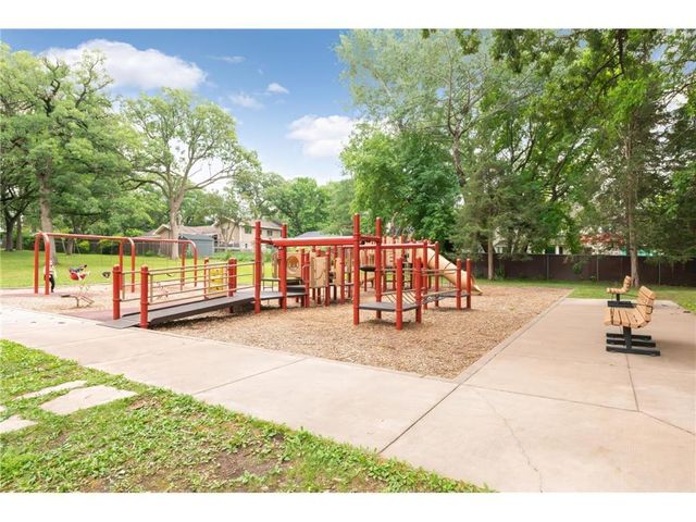 5558 Chatsworth Street N, Shoreview, MN 55126