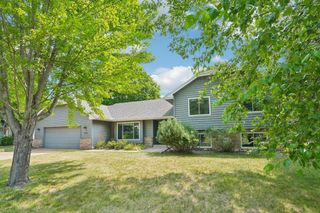 5558 Chatsworth Street N, Shoreview, MN 55126