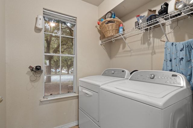 2040 Buckley LN, Round Rock, TX 78664