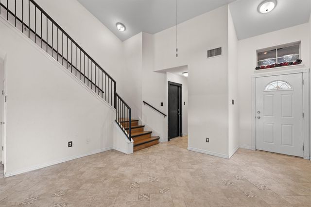 2040 Buckley LN, Round Rock, TX 78664