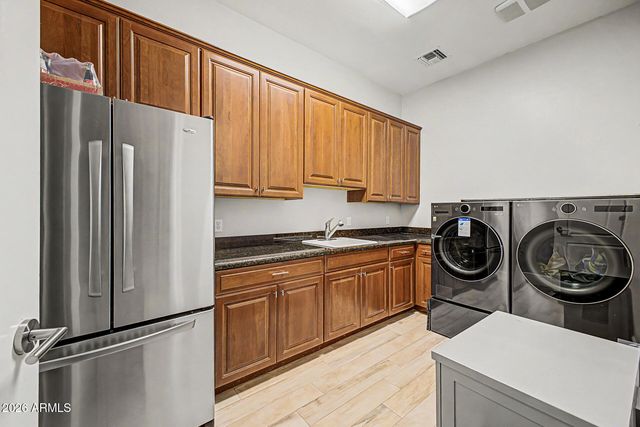 2460 E VAUGHN Avenue, Gilbert, AZ 85234