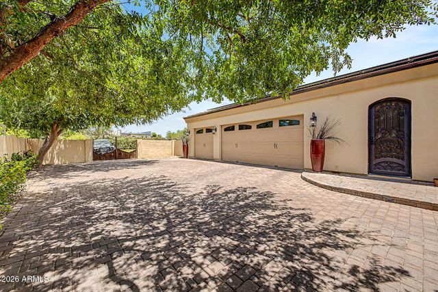2460 E VAUGHN Avenue, Gilbert, AZ 85234