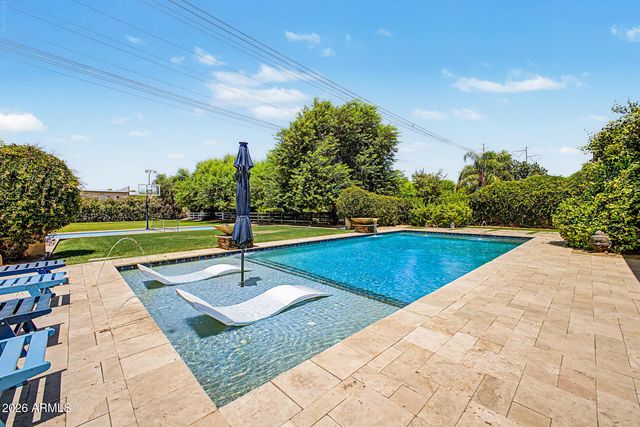 2460 E VAUGHN Avenue, Gilbert, AZ 85234