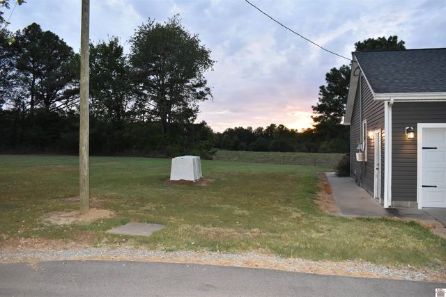 4697 St Rt 384, Mayfield, KY 42066