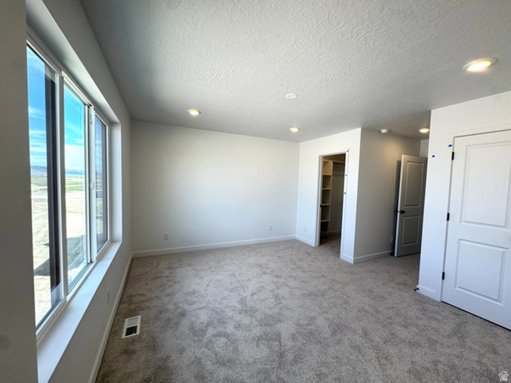 Image 4 of property listing at 3054 SUMMERWOOD DR #807, Eagle Mountain, UT 84005