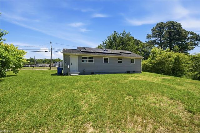 701 Gust LN, Portsmouth, VA 23701