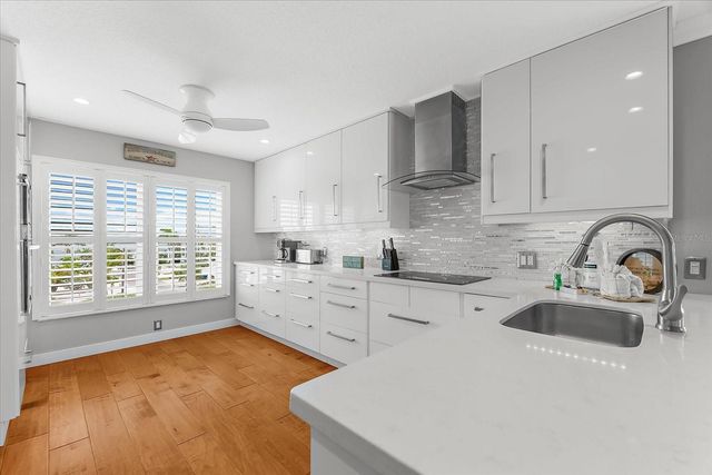 2300 AVENUE B, Bradenton Beach, FL 34217