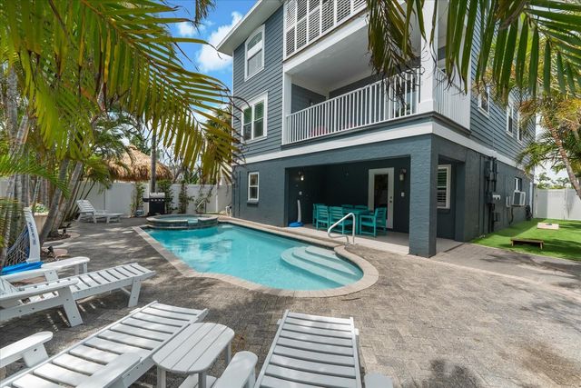 2300 AVENUE B, Bradenton Beach, FL 34217