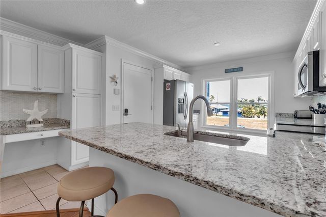 2300 AVENUE B, Bradenton Beach, FL 34217