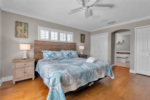 2300 AVENUE B, Bradenton Beach, FL 34217
