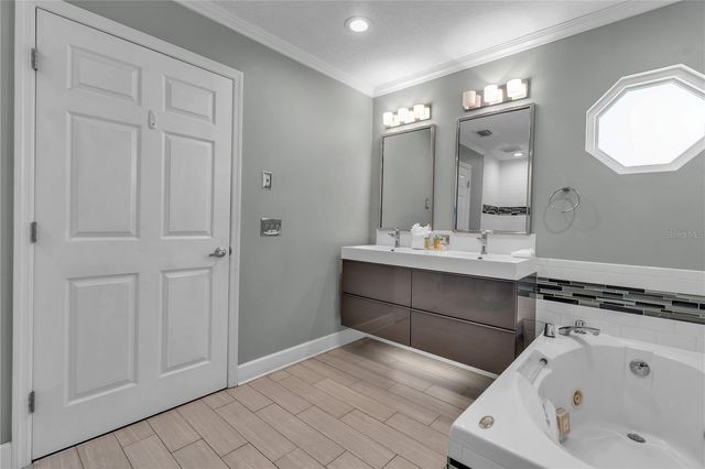 2300 AVENUE B, Bradenton Beach, FL 34217