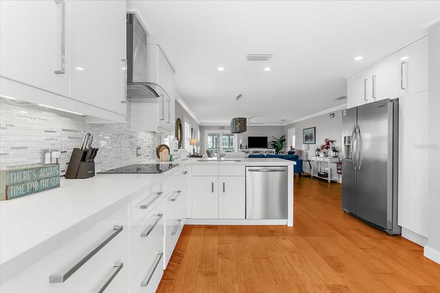 2300 AVENUE B, Bradenton Beach, FL 34217