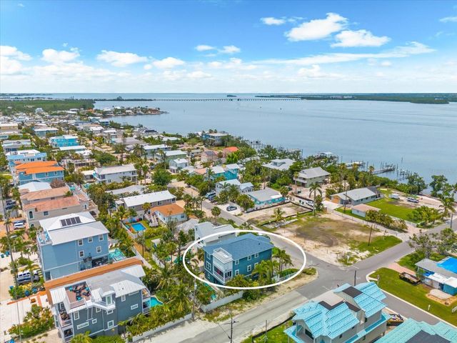 2300 AVENUE B, Bradenton Beach, FL 34217