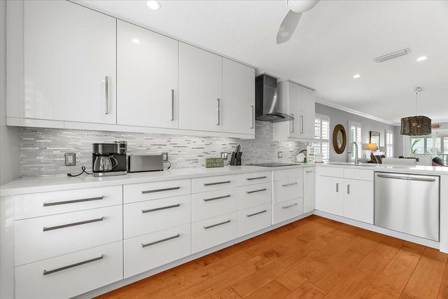 2300 AVENUE B, Bradenton Beach, FL 34217