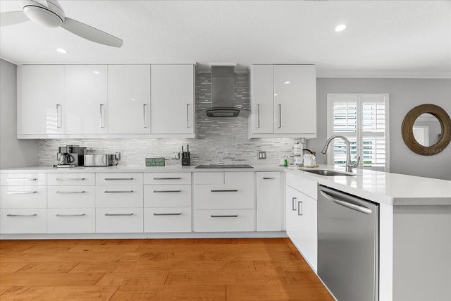 2300 AVENUE B, Bradenton Beach, FL 34217