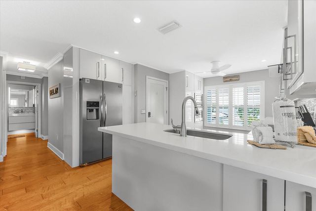 2300 AVENUE B, Bradenton Beach, FL 34217