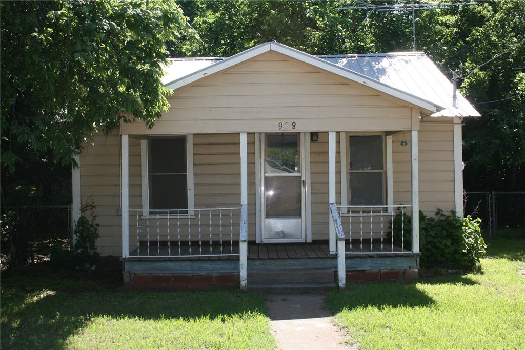 908 Franklin Street, Weatherford, TX 76086