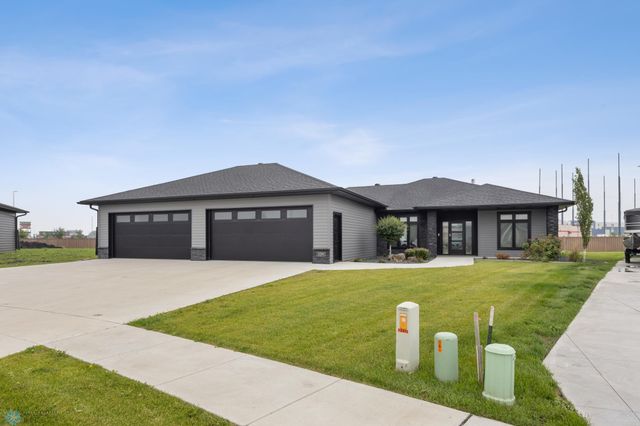 3291 Timber Creek Circle S, Fargo, ND 58104