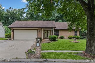 5172 Trailbend Drive, Florissant, MO 63033