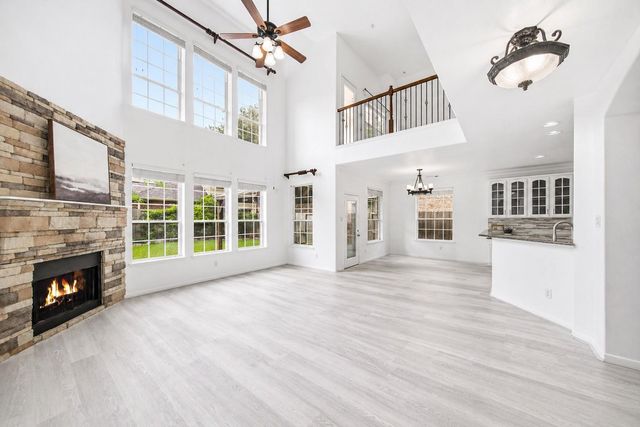 18431 W Laura Shore Drive, Cypress, TX 77433