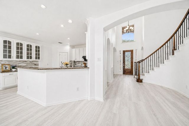 18431 W Laura Shore Drive, Cypress, TX 77433