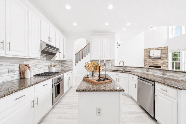 18431 W Laura Shore Drive, Cypress, TX 77433