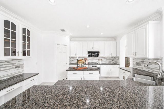 18431 W Laura Shore Drive, Cypress, TX 77433