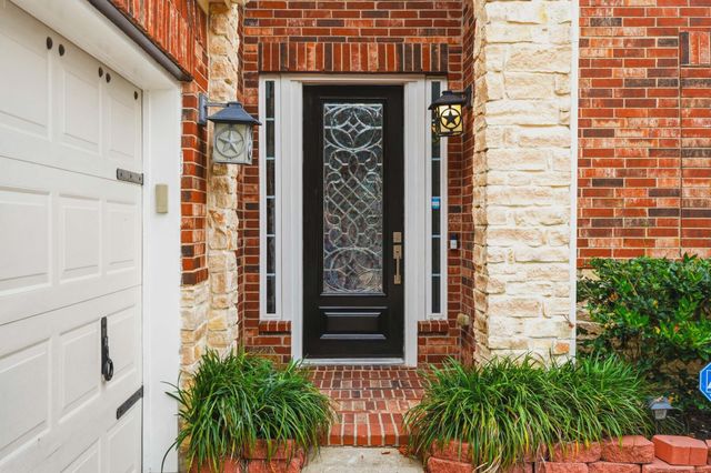 18431 W Laura Shore Drive, Cypress, TX 77433