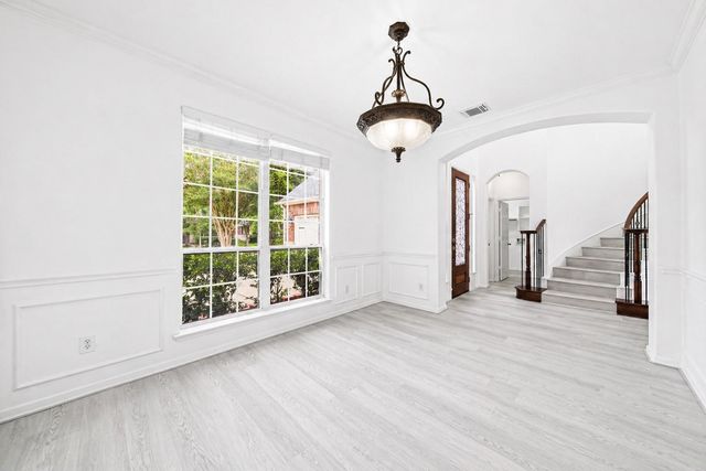 18431 W Laura Shore Drive, Cypress, TX 77433