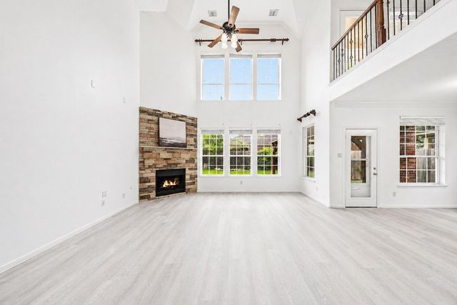 18431 W Laura Shore Drive, Cypress, TX 77433