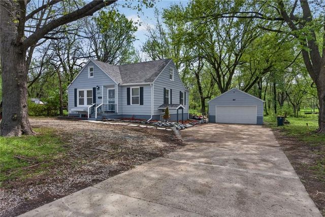 6315 E Red Bridge Road, Kansas City, MO 64134