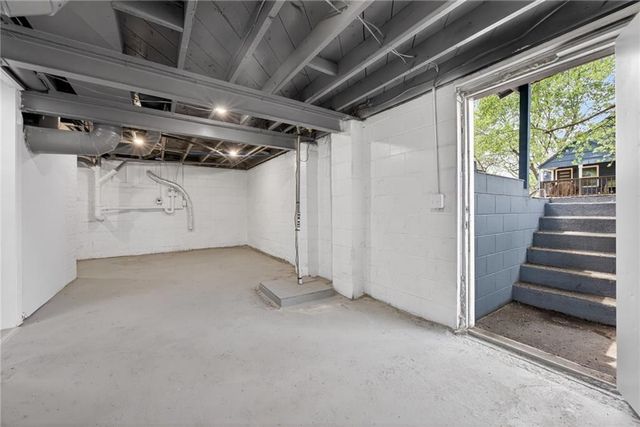 6315 E Red Bridge Road, Kansas City, MO 64134
