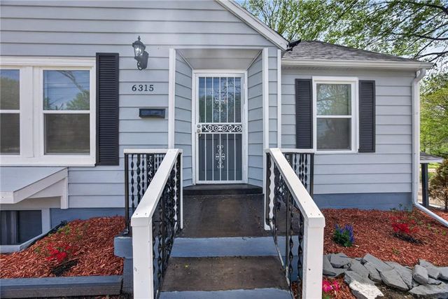 6315 E Red Bridge Road, Kansas City, MO 64134