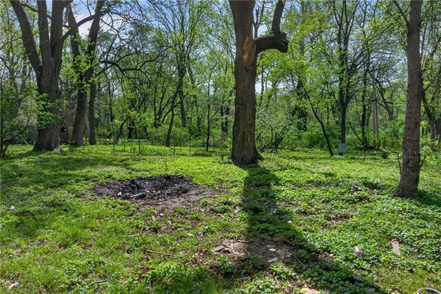6315 E Red Bridge Road, Kansas City, MO 64134