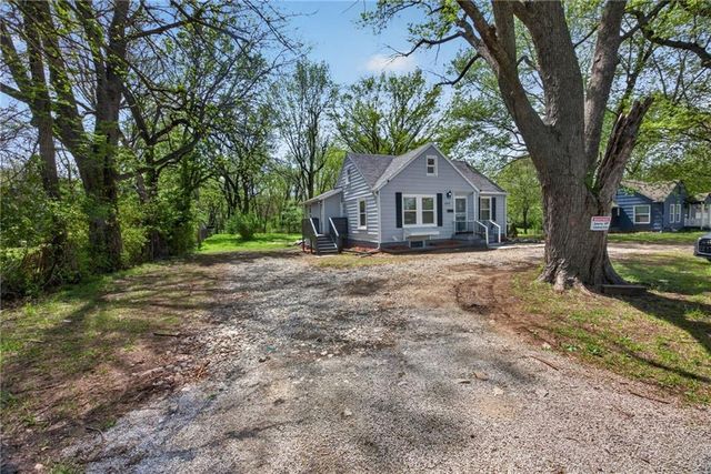 6315 E Red Bridge Road, Kansas City, MO 64134
